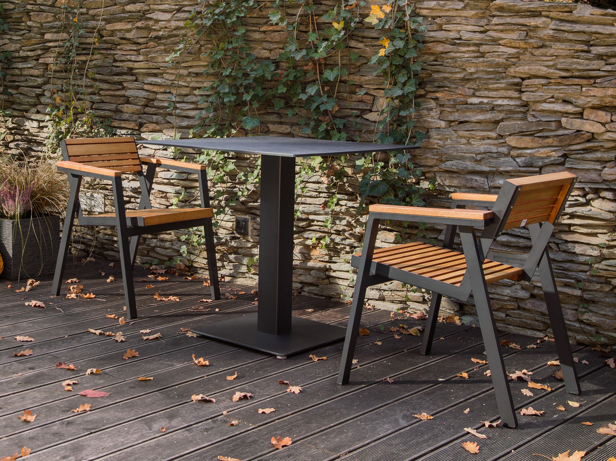 Bistro- oder Gartentisch BEERISSIMO aus Metall und Robinienholz
