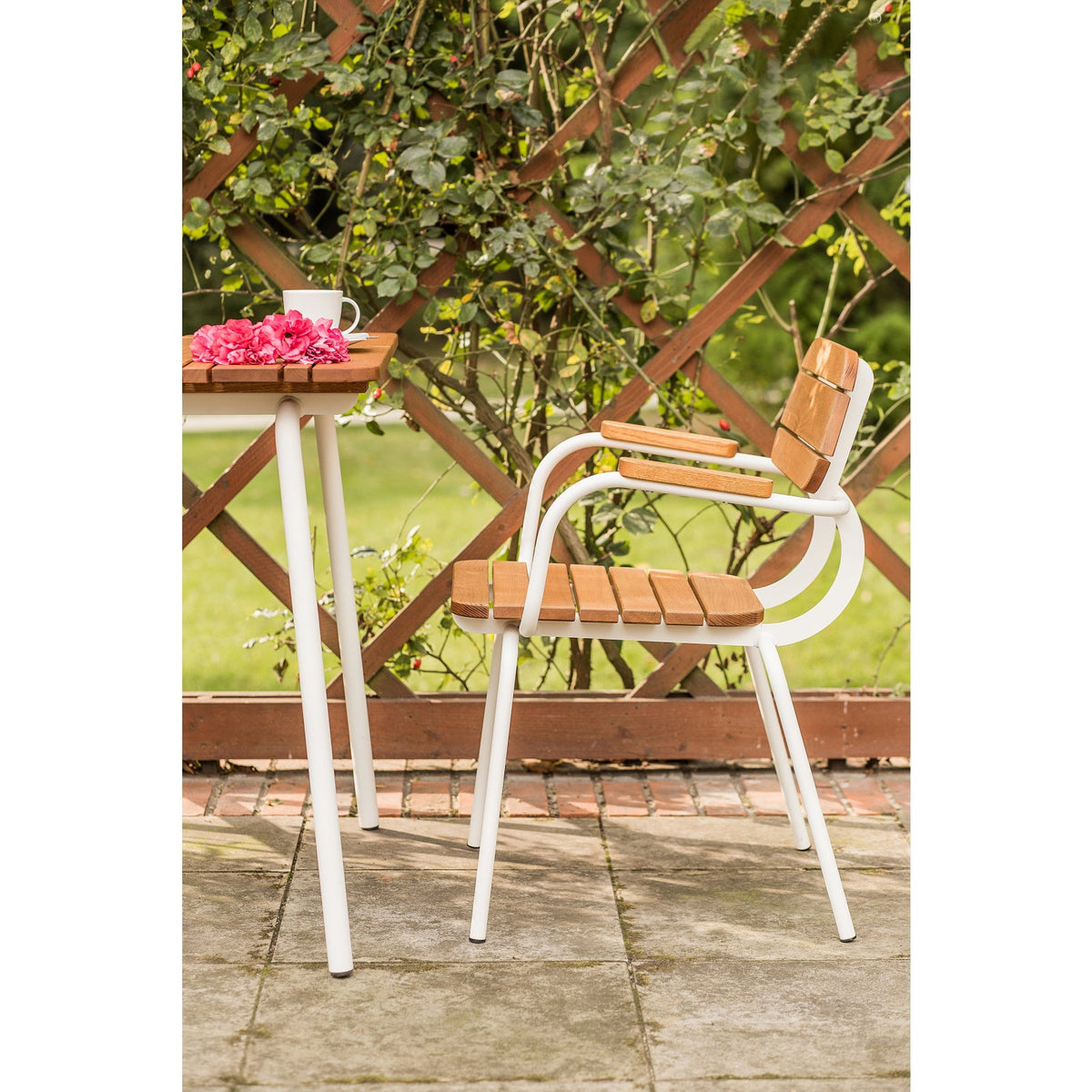 Gartentisch SLINUS aus Metall mit Robinienholz