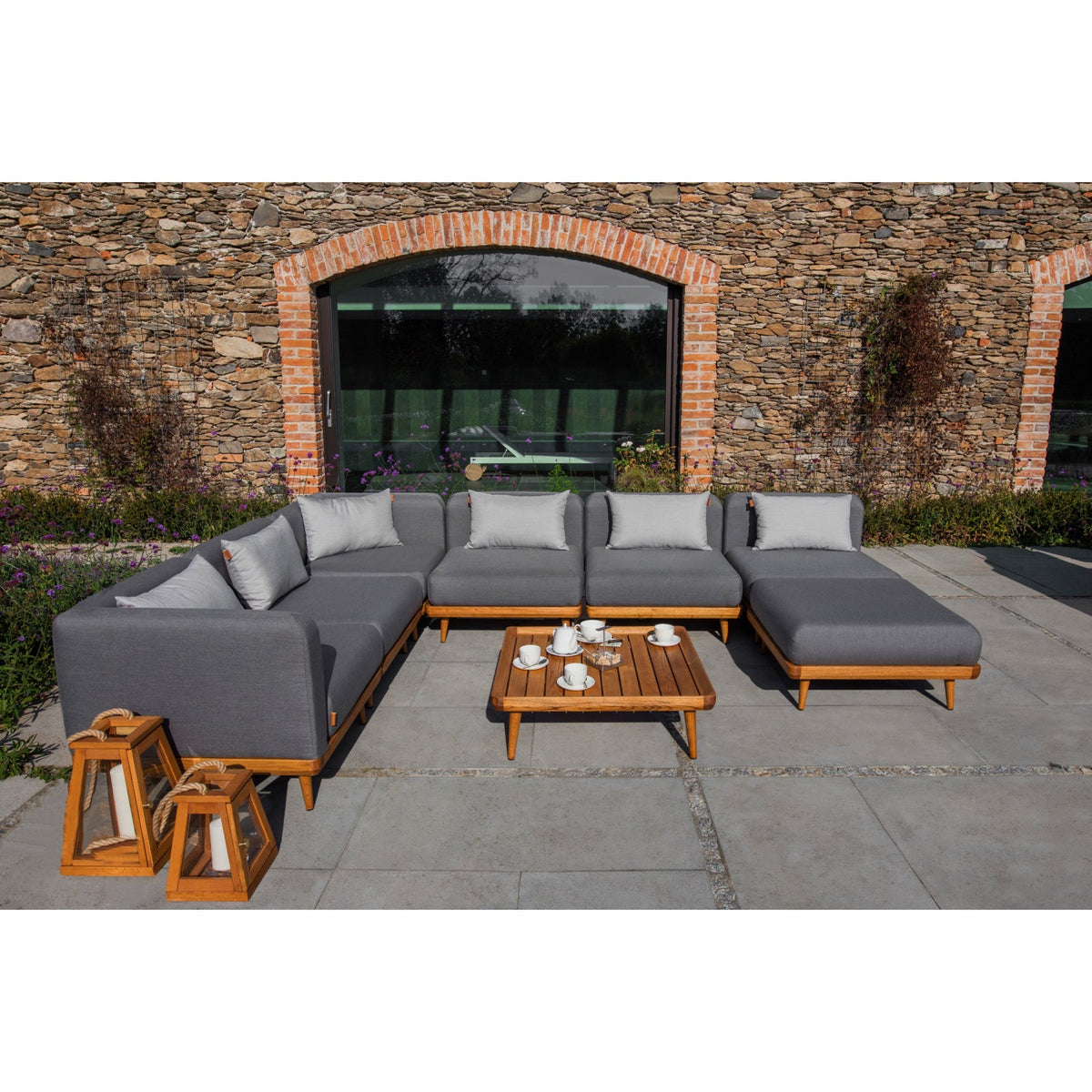 Loungetisch NOURD aus Robinienholz (Akazie)