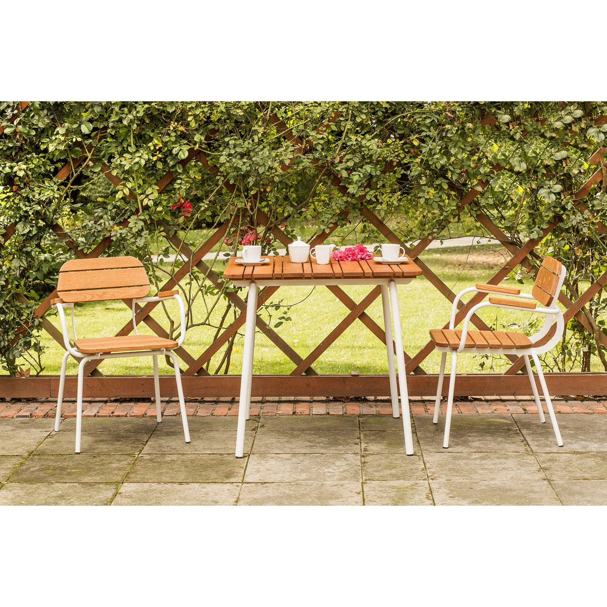 Gartentisch SLINUS aus Metall mit Robinienholz